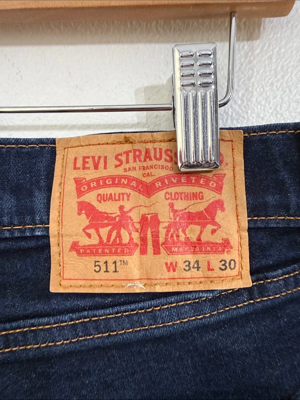 Levis excellent no